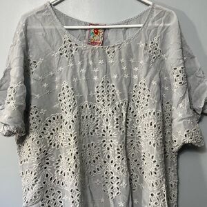 BEAUTIFUL! Johnny Was Embroidered Floral Eyelet Tunic In Light Grey size 1X